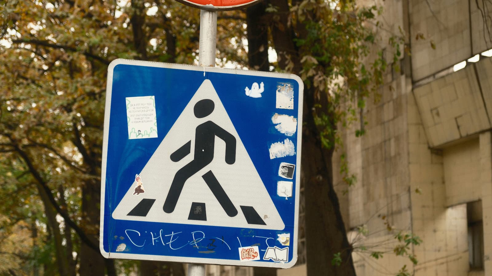 Дорожній знак «Пішохідний перехід», Киргизстан