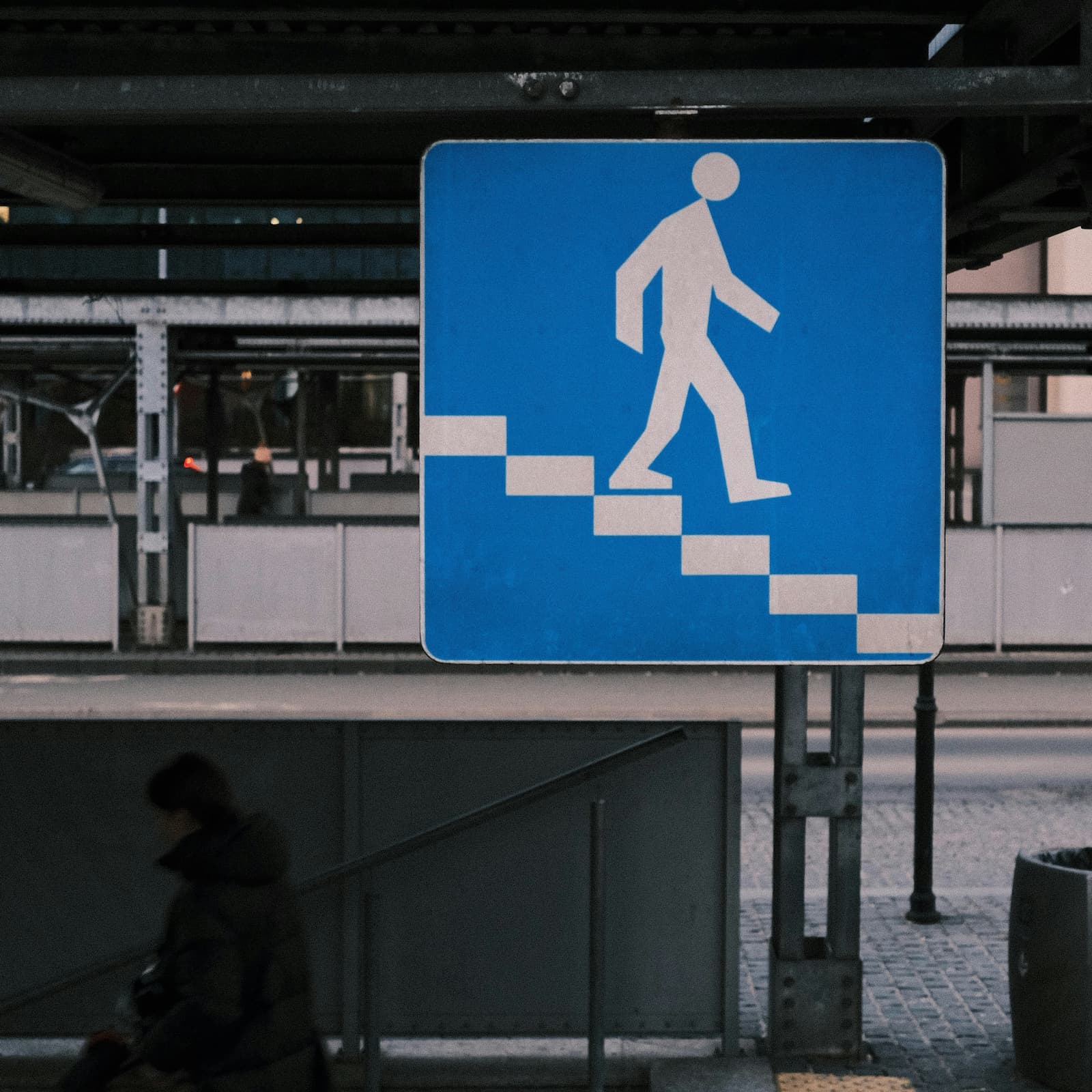 Знак «Підземний пішохідний перехід» у Польщі